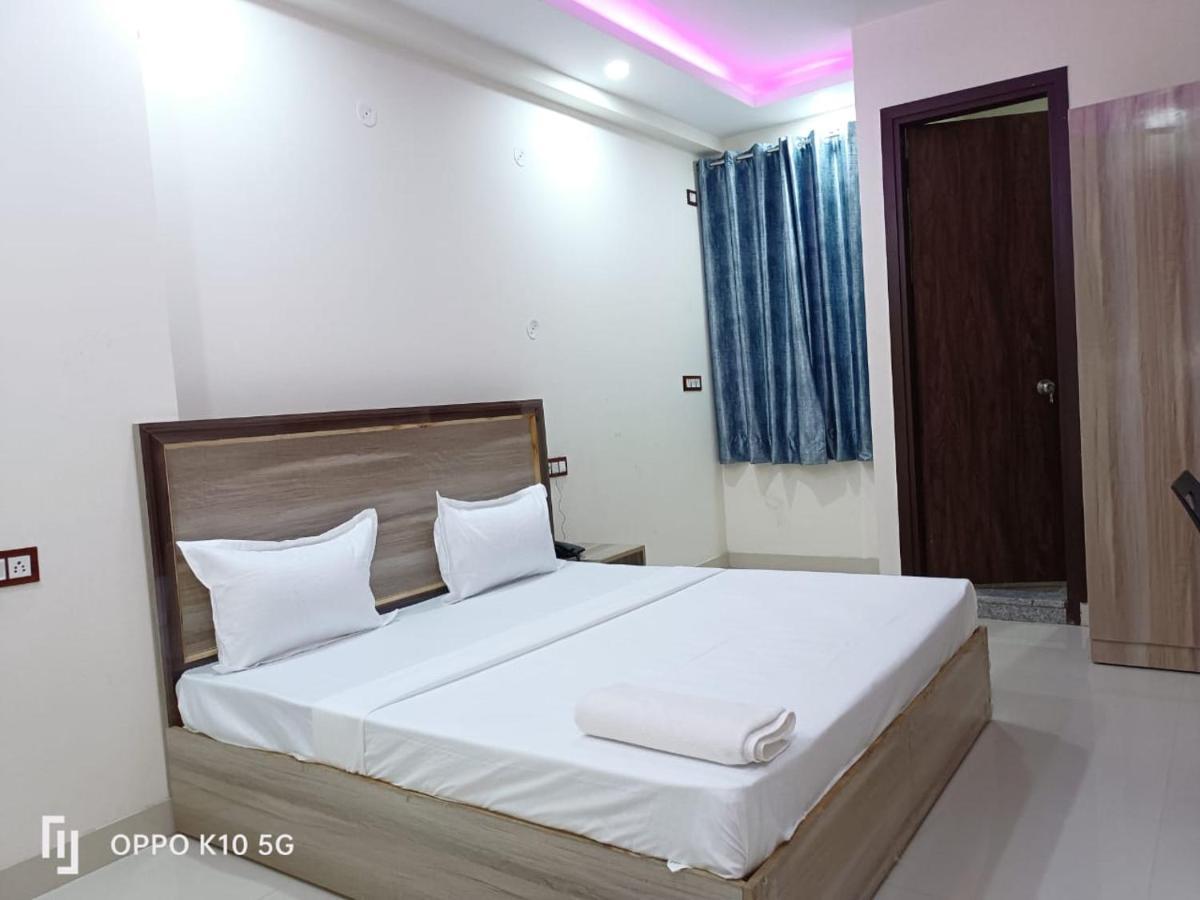 Hotel Red Velvet At Delhi Airport New Delhi Exterior photo